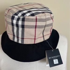 NWT Burberry plaid black reversible bucket hat S